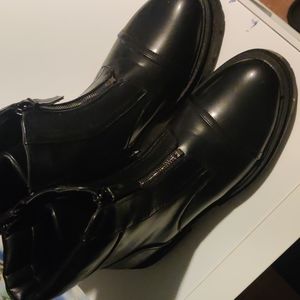 Black zip up boots/ combat boots sz9